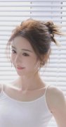 红酒木头塞子顶进去了 - 红酒木头塞子顶进去了